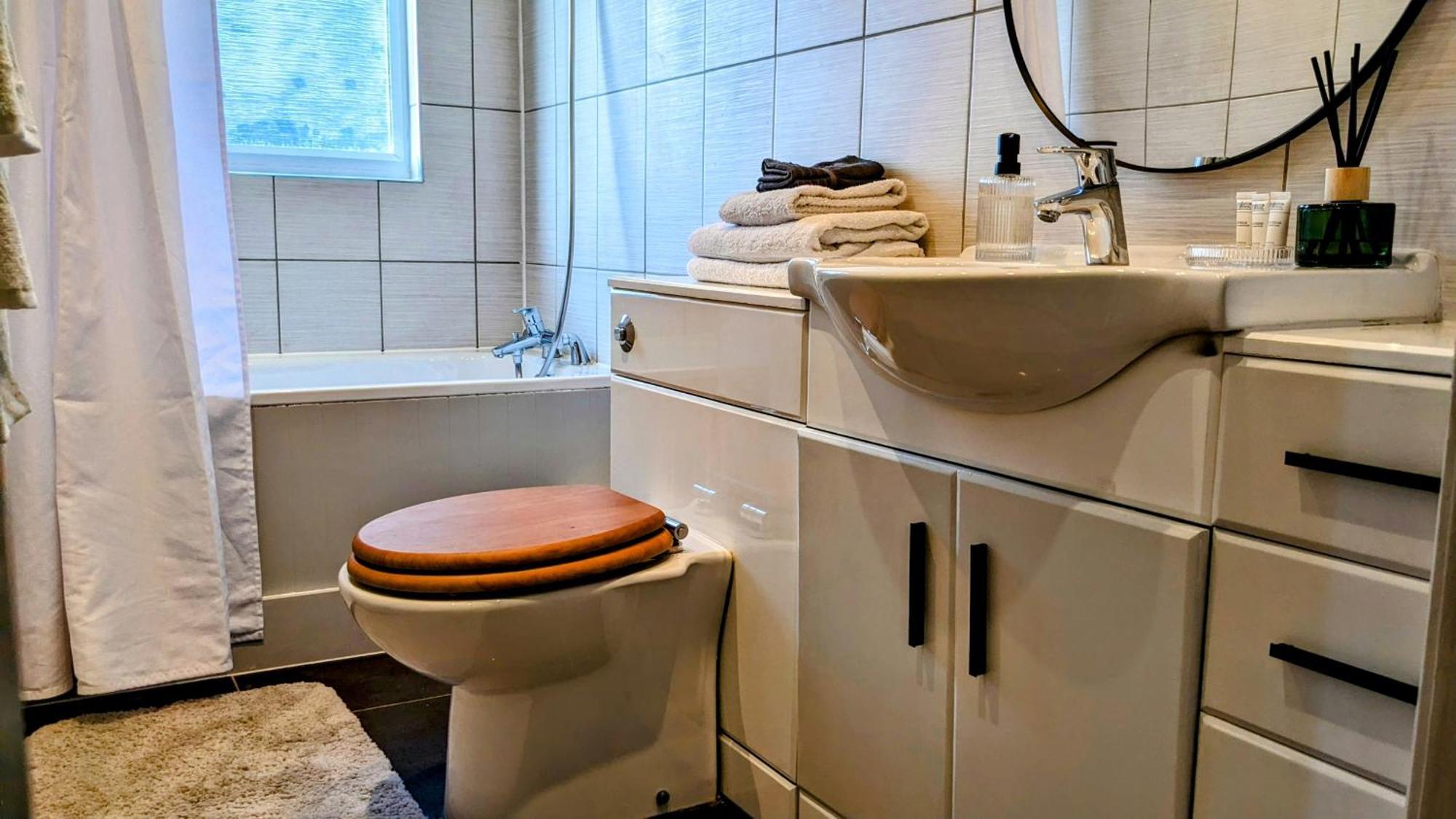 Charming Bright 2-bed Heritage Flat, Battersea Park, * Londra