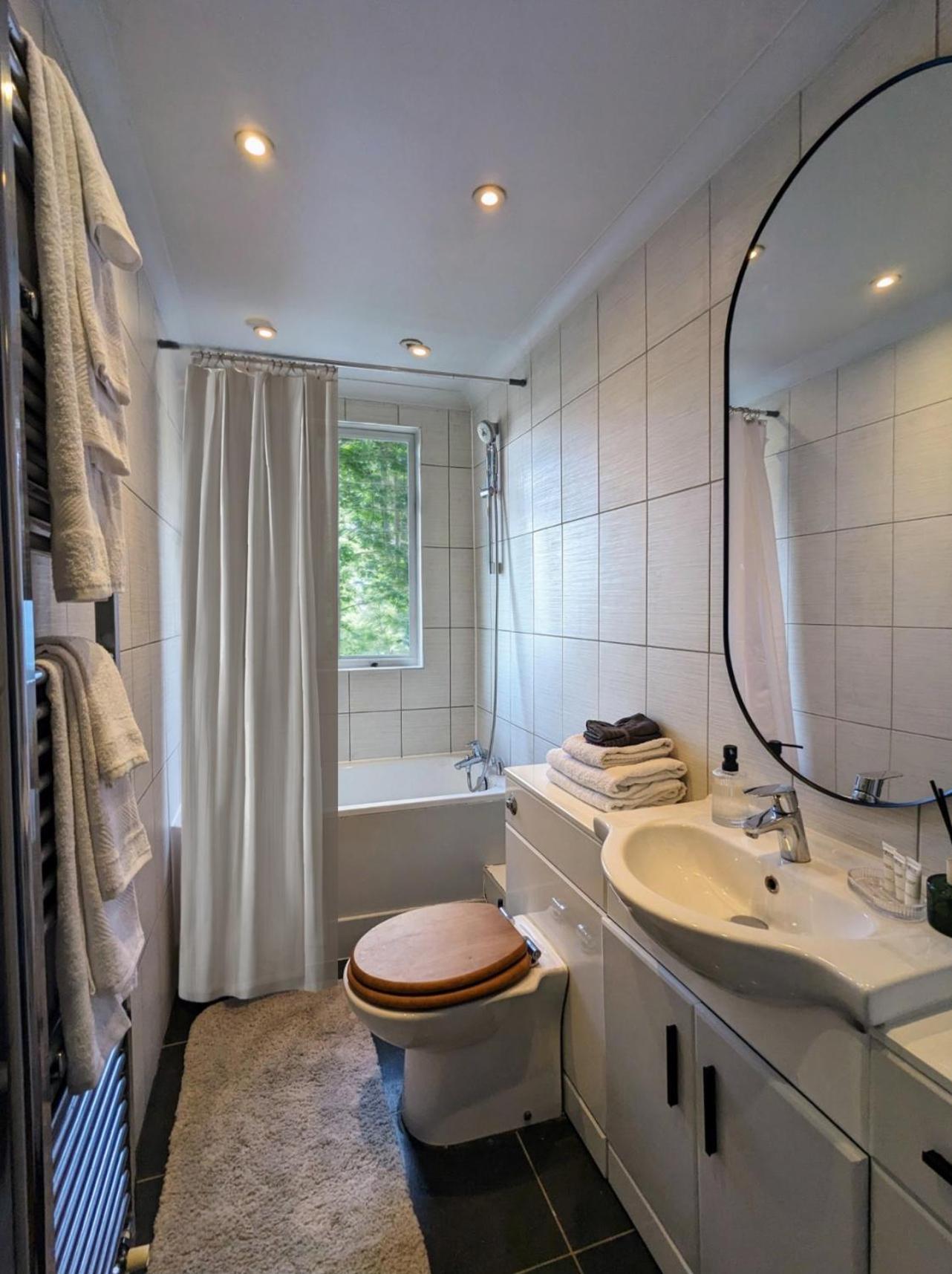 Charming Bright 2-bed Heritage Flat, Battersea Park, Appartamento